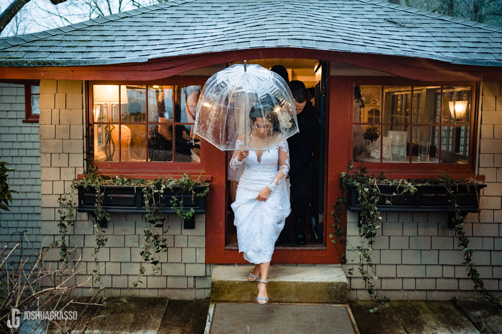 bride walks in the rain to her ceremony at the tate house
