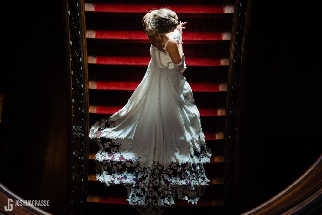 callanwolde bridal portrait on stairs